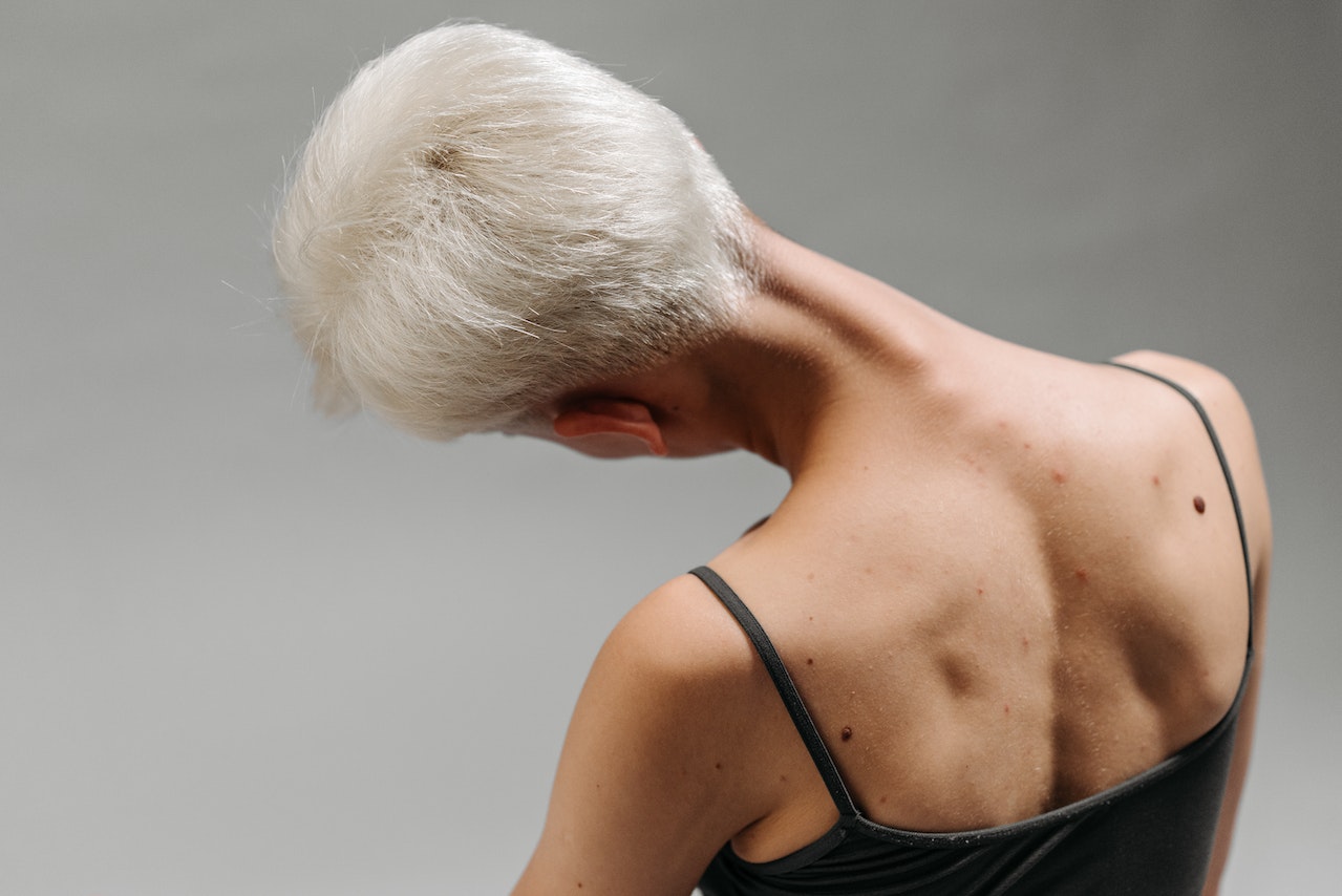 Упражнения от холки на спине — Вдовий горб: как убрать, причины появления